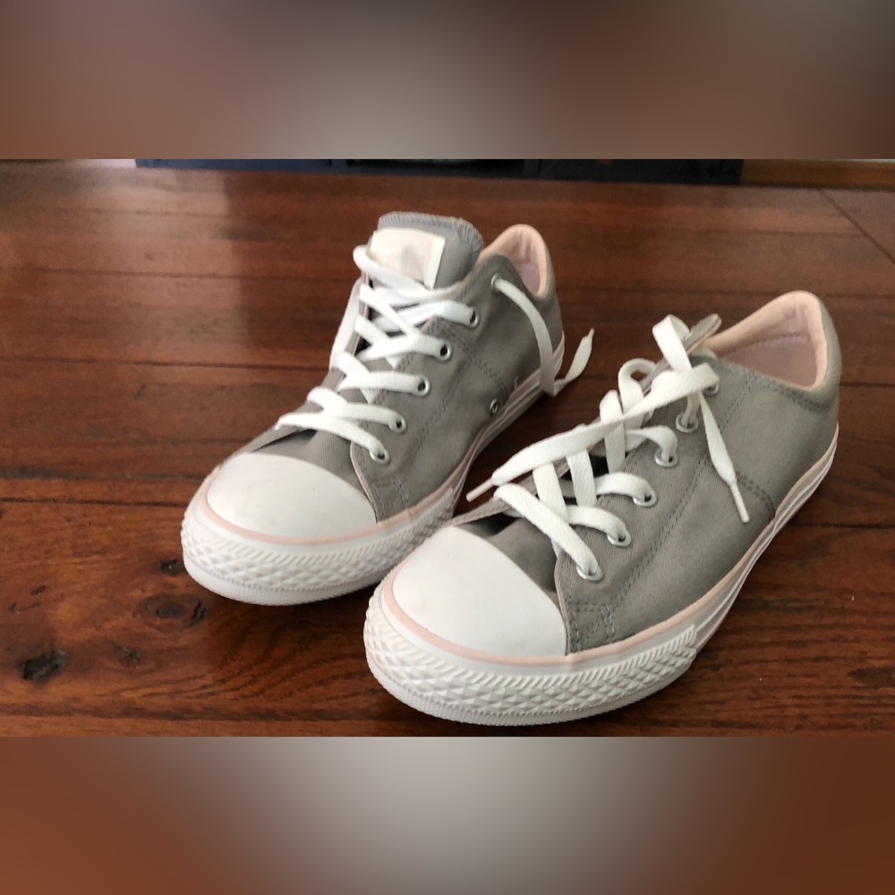 Converse size 8